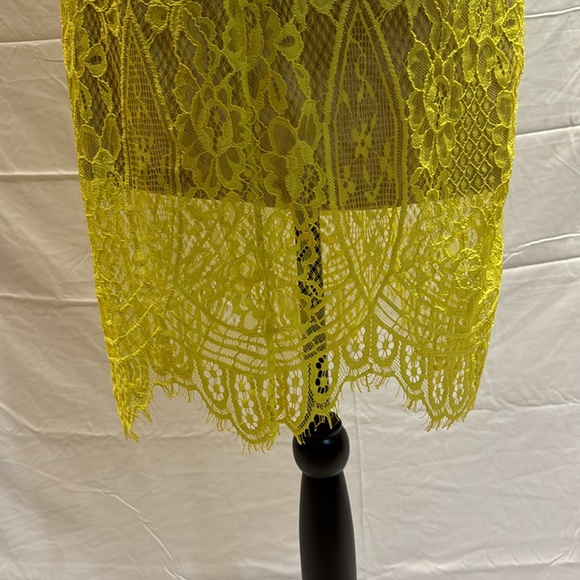 Lace dress - Picture 7 of 12